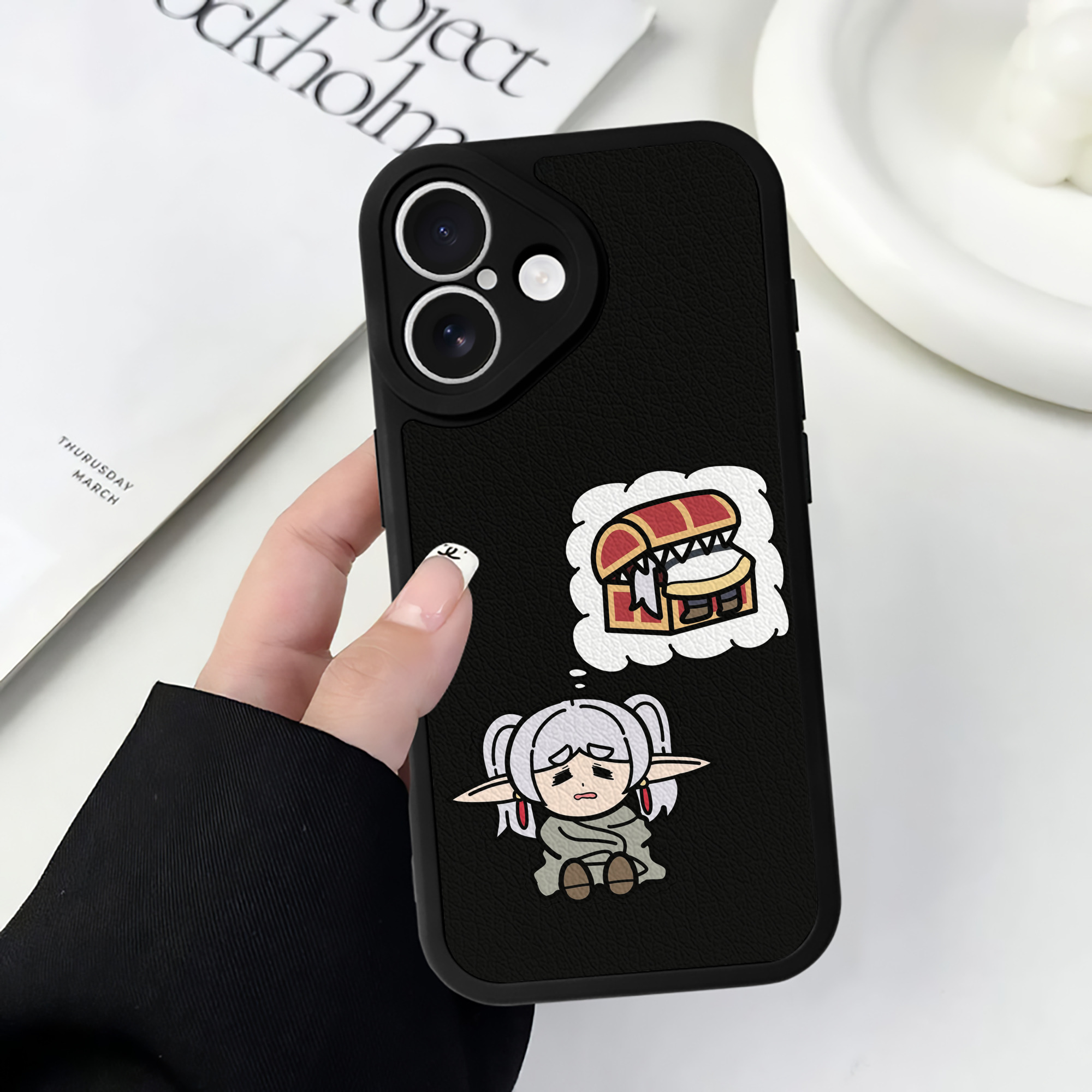 （画像用） 葬送のフリーレン Frieren 【iPhone 16シリーズ対応】シリコンスマホケース（レザー調） 材質：シリコン